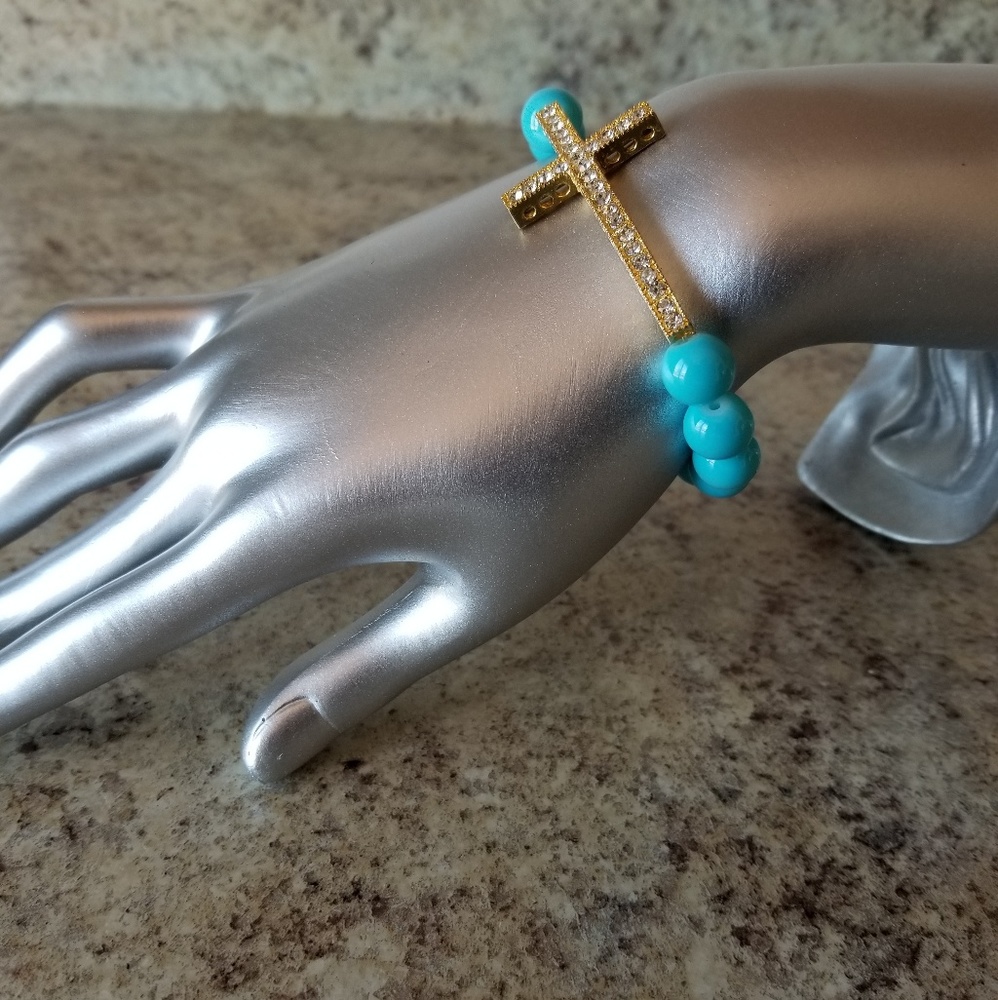 Gold cross bracelet *new*